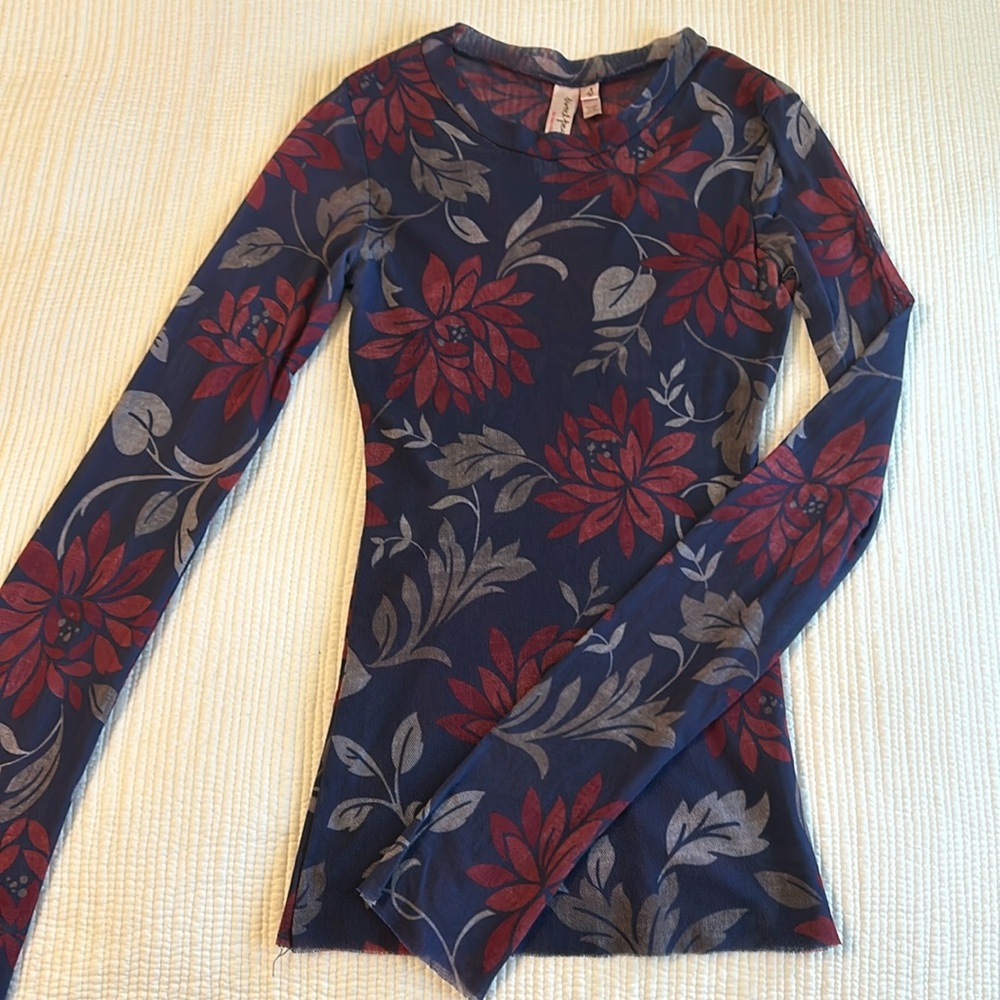 Sweet pea floral top